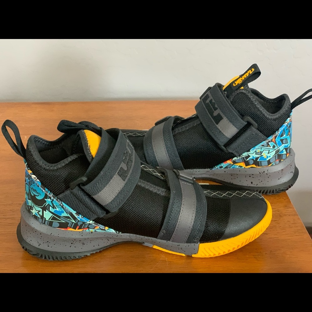Lebron soldier XIII (GS) boys shoes